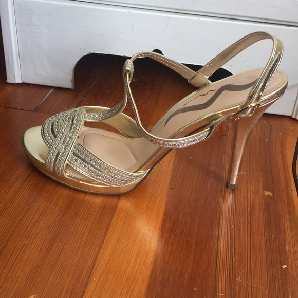 Nina Gold Prom Heels! - Picture 2 of 5